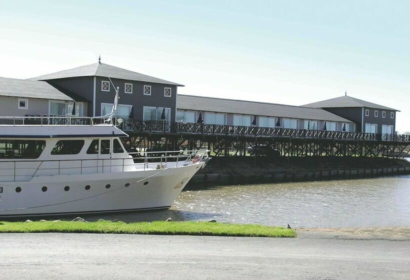 Howard Johnson Marinas & Resort