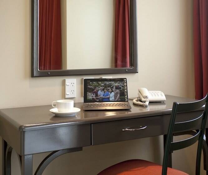 مُتل Cornwall Motor Lodge