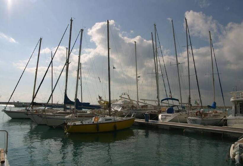 مُتل Nautico Pozzallo