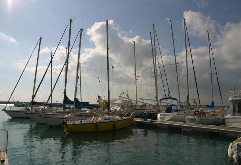 مُتل Nautico Pozzallo