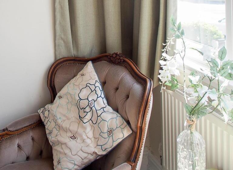 膳宿费 Leaded Light Guest House