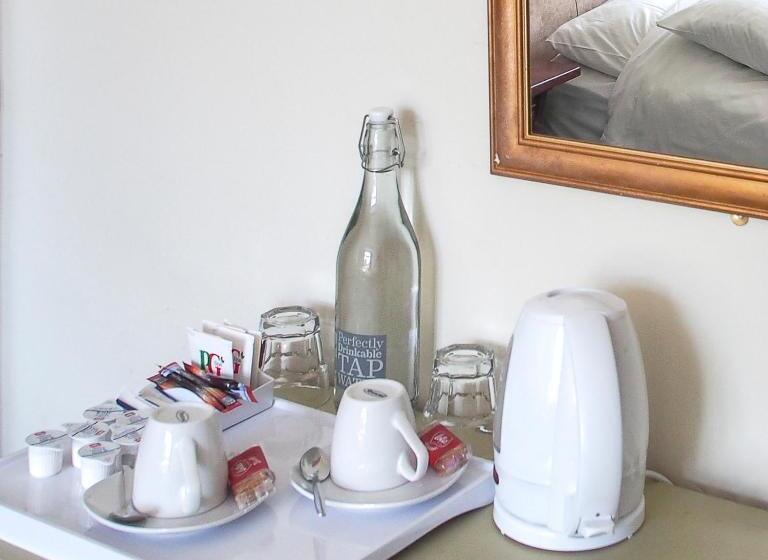 膳宿费 Leaded Light Guest House