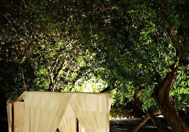 Курорт Hilton Grand Vacations Club Zihuatanejo