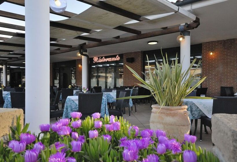 Курорт La Cecinella Apartments