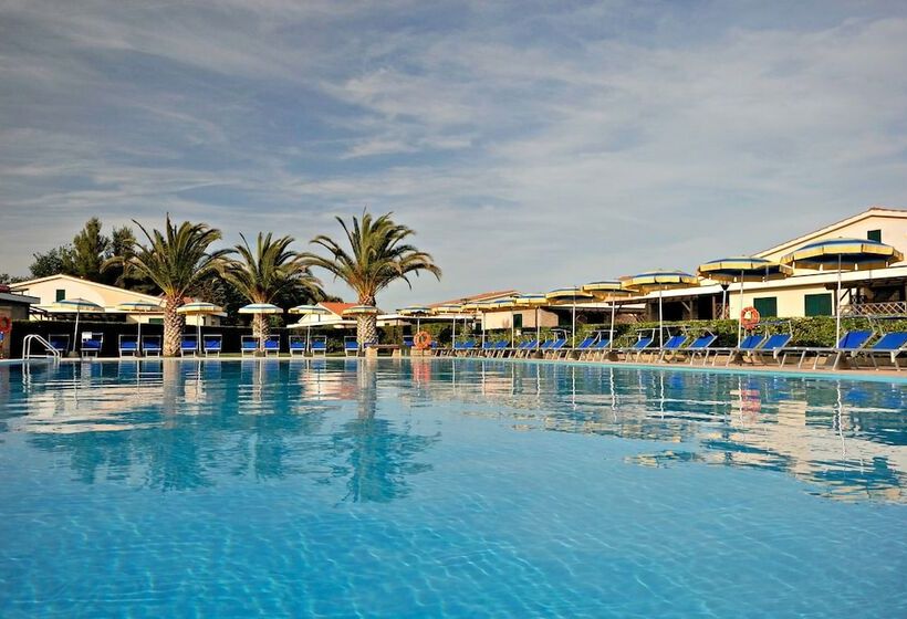 Курорт La Cecinella Apartments