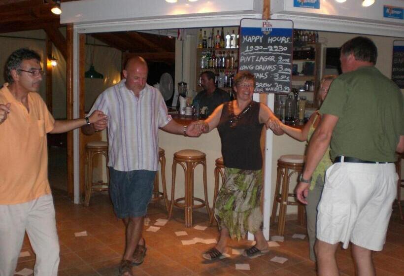 Sunshine Studios & Apartments