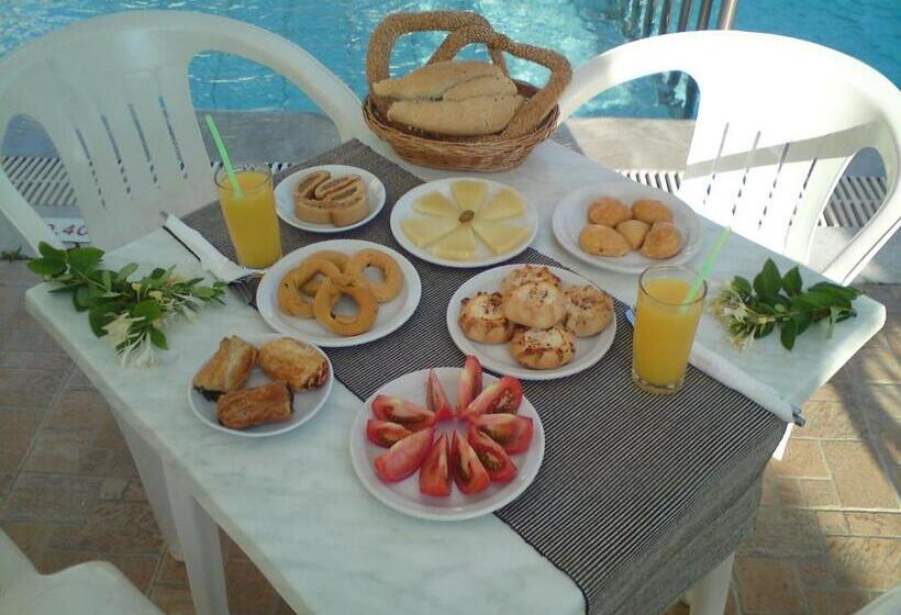 Sunshine Studios & Apartments