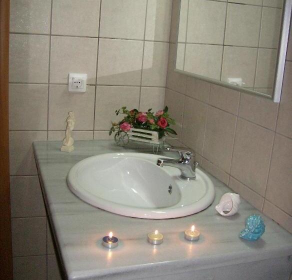 Sunshine Studios & Apartments