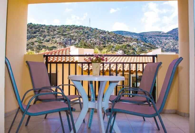 Sunshine Studios & Apartments