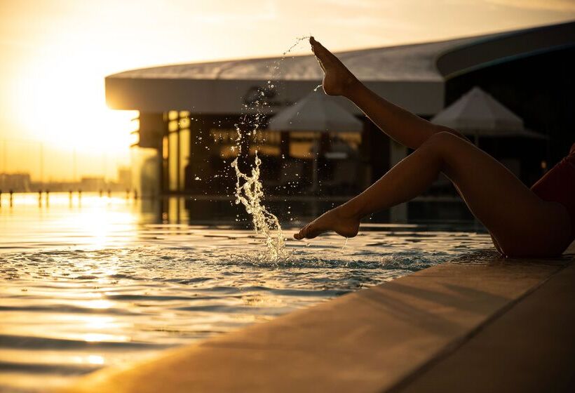 Отель Concorde Tower & Casino & Convention & Spa