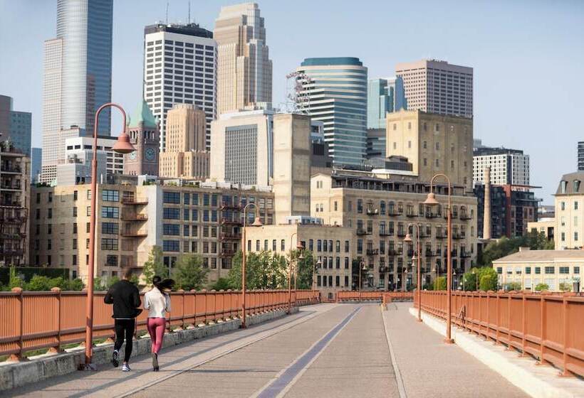 Four Seasons Hotel Minneapolis