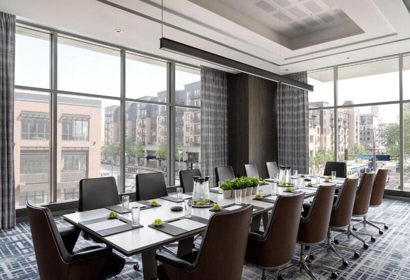 Four Seasons Hotel Minneapolis