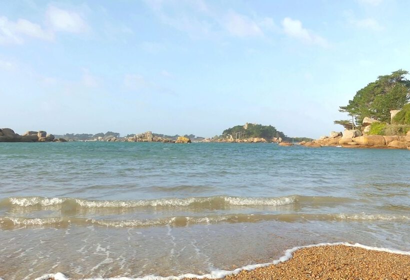 호텔 Logis Hôtel Saint Guirec Et De La Plage