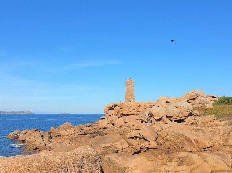 호텔 Logis Hôtel Saint Guirec Et De La Plage