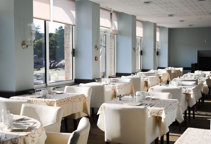 호텔 Logis Hôtel Saint Guirec Et De La Plage