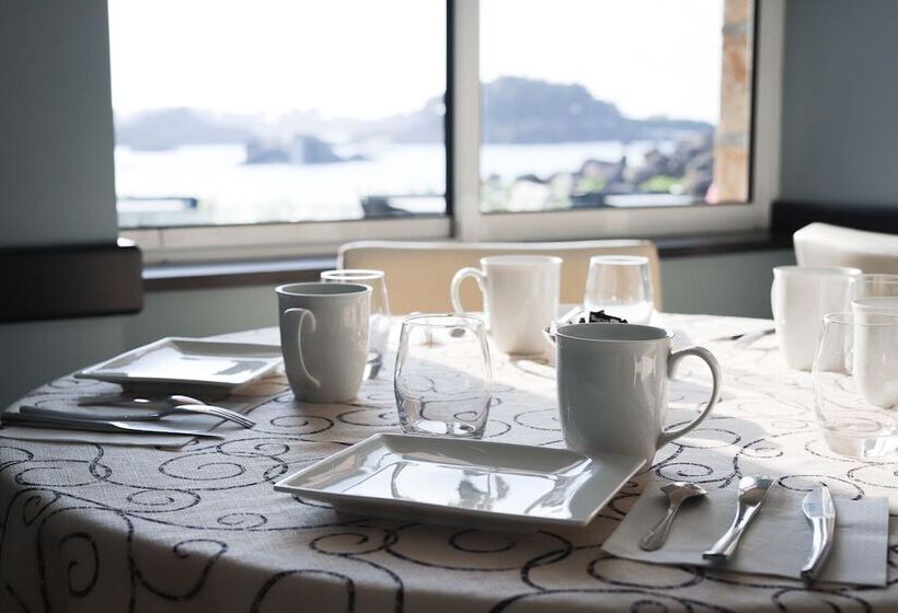 호텔 Logis Hôtel Saint Guirec Et De La Plage