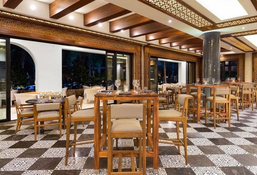 Отель Villa La Valencia Beach Resort & Spa Los Cabos