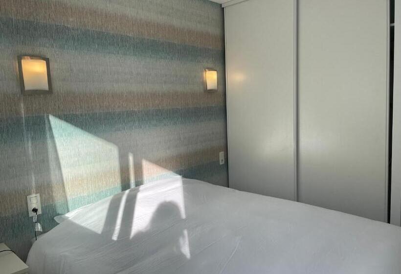 Camp De Base Sur Le Lac Du Bourget