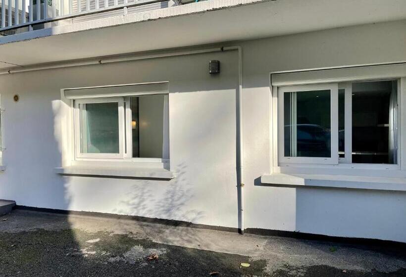 Camp De Base Sur Le Lac Du Bourget