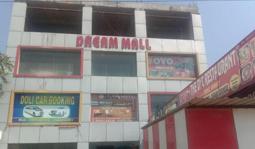 בית מלון כפרי Oyo 87740 The Paris