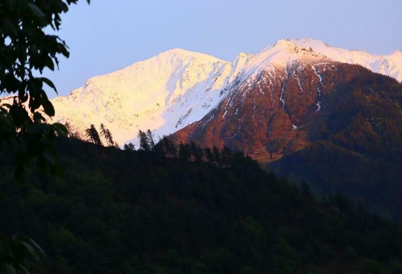 فندق Oyo 87770 Shiva Power  & Cafe