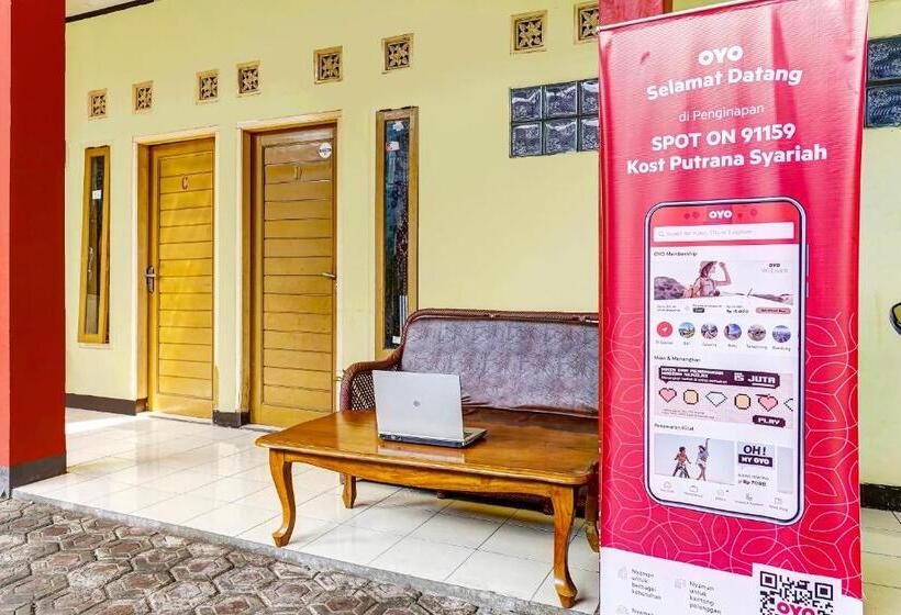 ホテル Spot On 91159 Kost Putrana Syariah