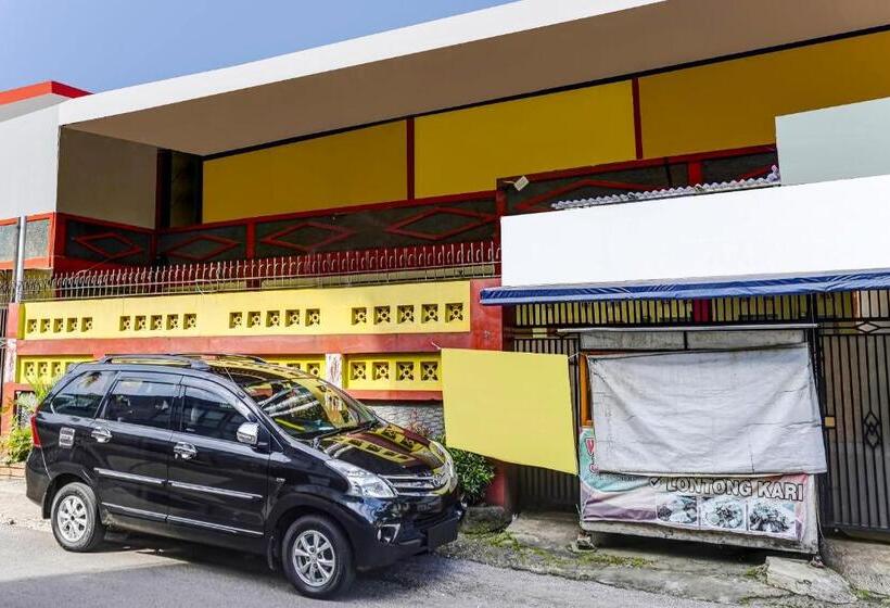 Отель Spot On 91159 Kost Putrana Syariah