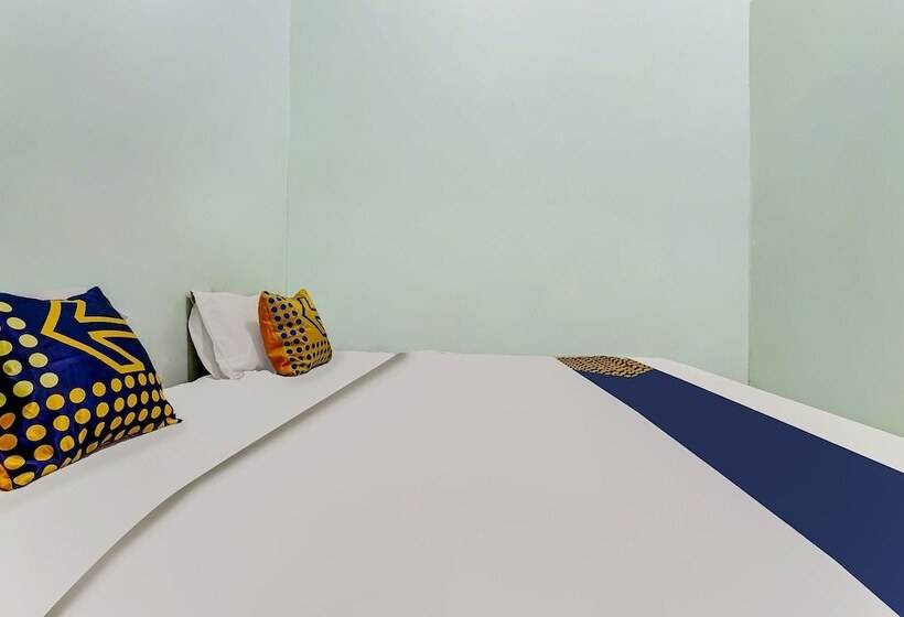 Отель Spot On 91159 Kost Putrana Syariah