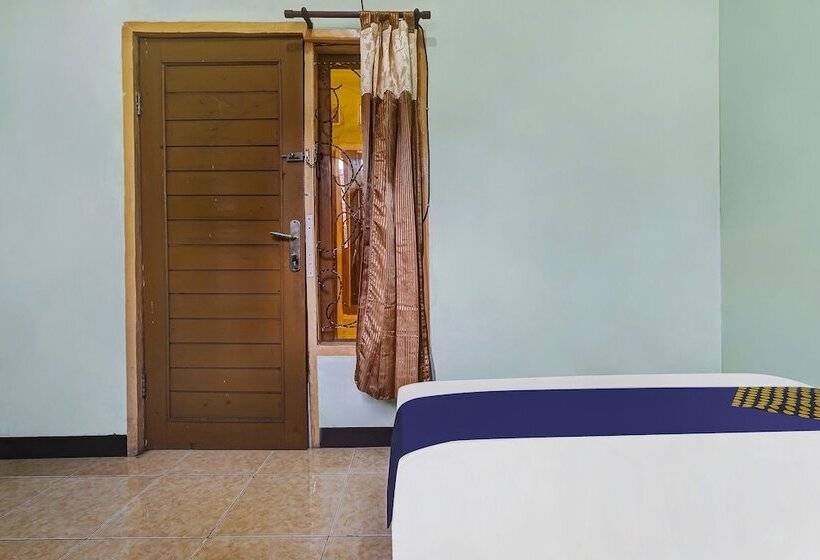 Отель Spot On 91159 Kost Putrana Syariah