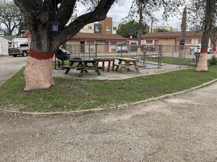 酒店 Wildflower Inn & Rv Park