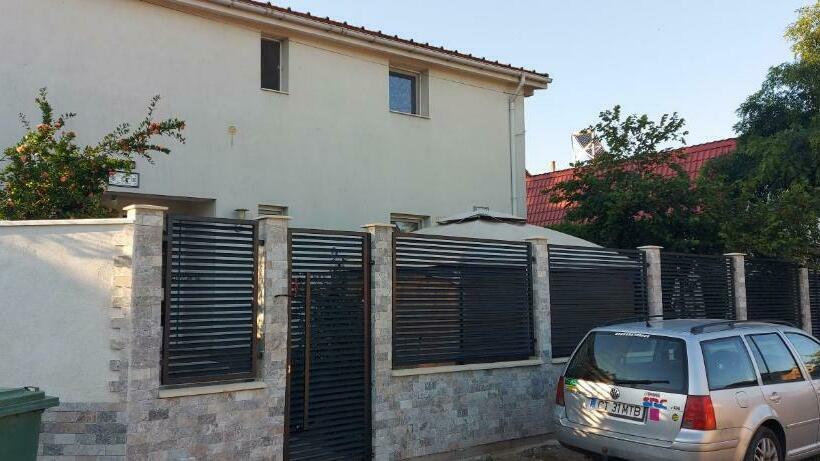 بنسيون Casa Adriana