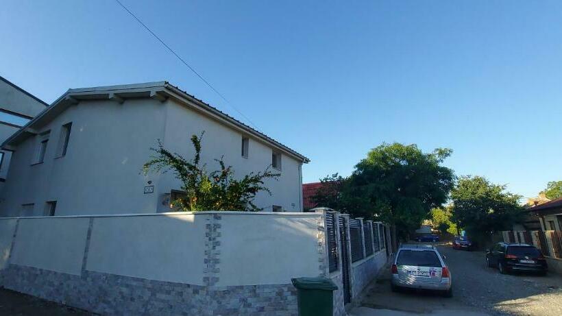 بنسيون Casa Adriana