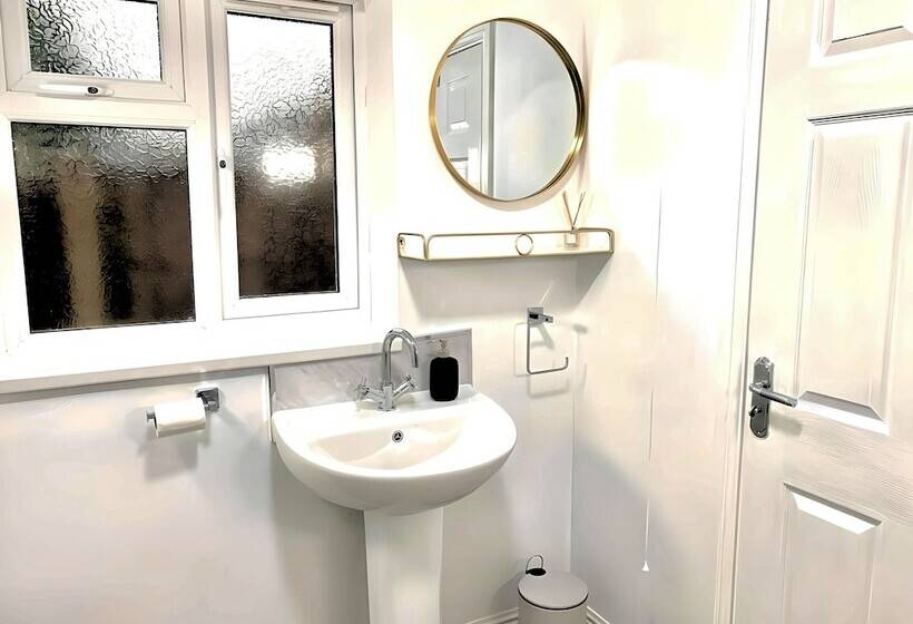 פנסיון Kunda House Madeley