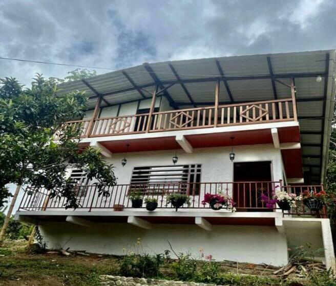 بنسيون Casa Waka Marú