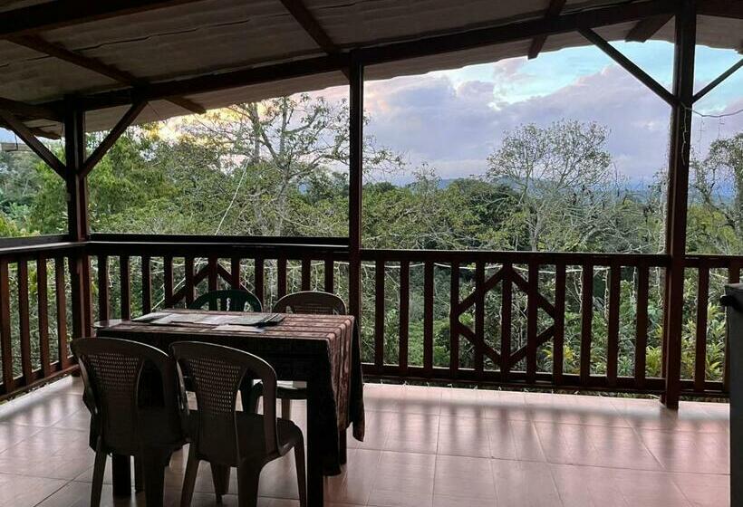 بنسيون Casa Waka Marú