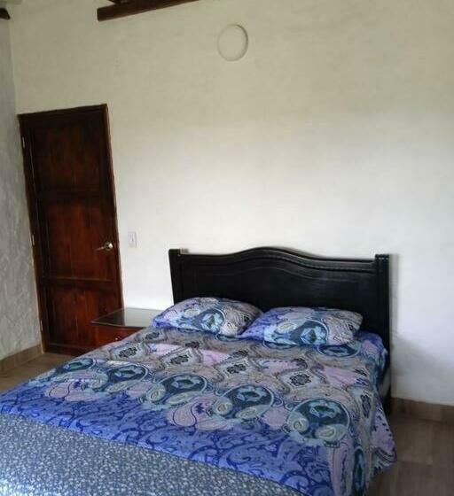 بنسيون Casa Waka Marú