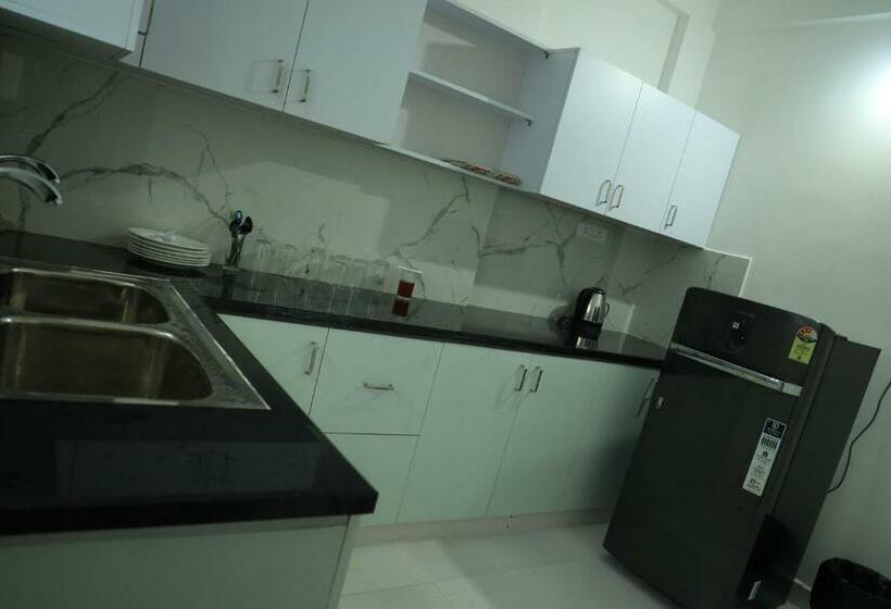 Yelza Hotel And Residence