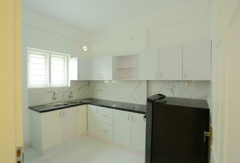 Yelza Hotel And Residence