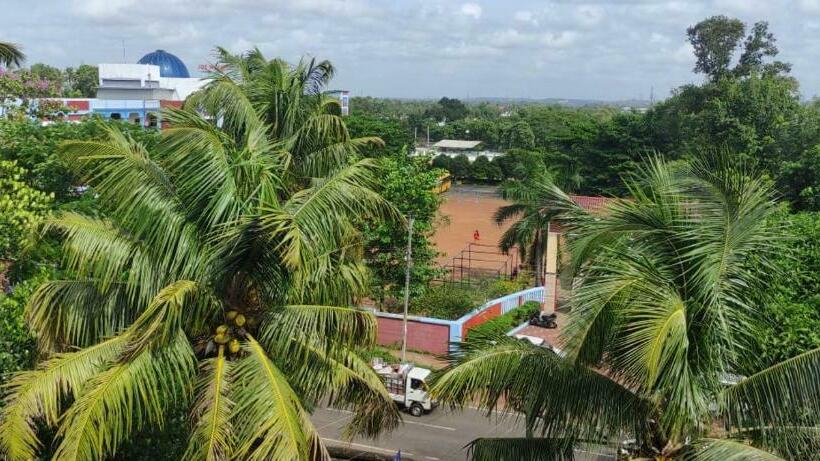 Yelza Hotel And Residence