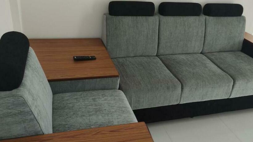 Yelza Hotel And Residence