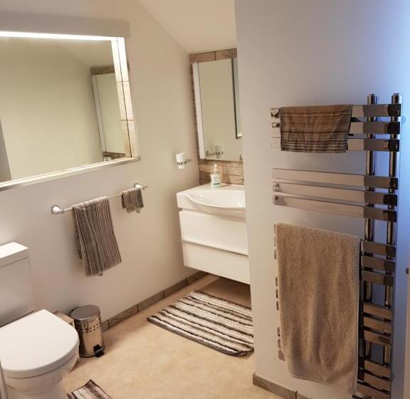 Barn Court Bed And Breakfast