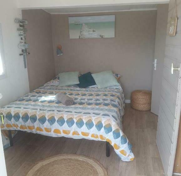 ベッドアンドブレックファースト La Chouette Villa, Chambre Mazet De 11m2 Pièce Sous Pente Accés Par Escalier En Bois