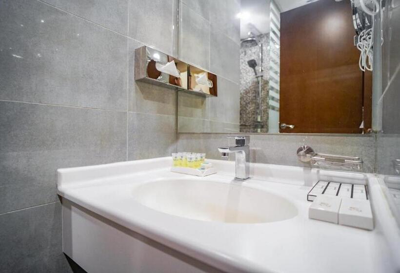 בית מלון כפרי Emaar Elite