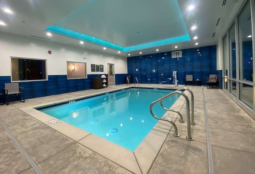 בית מלון כפרי La Quinta Inn & Suites By Wyndham Galt Lodi North