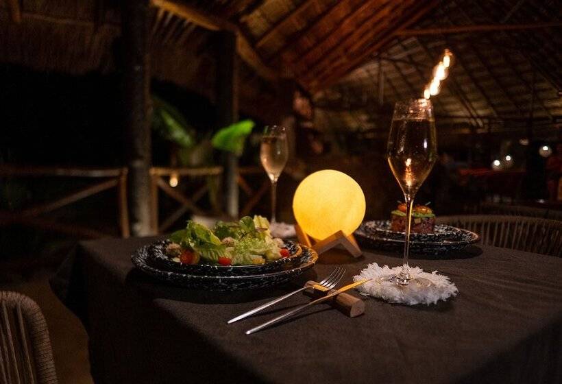 Отель Oom Bubble Boutique Riviera Cancun Adults Only