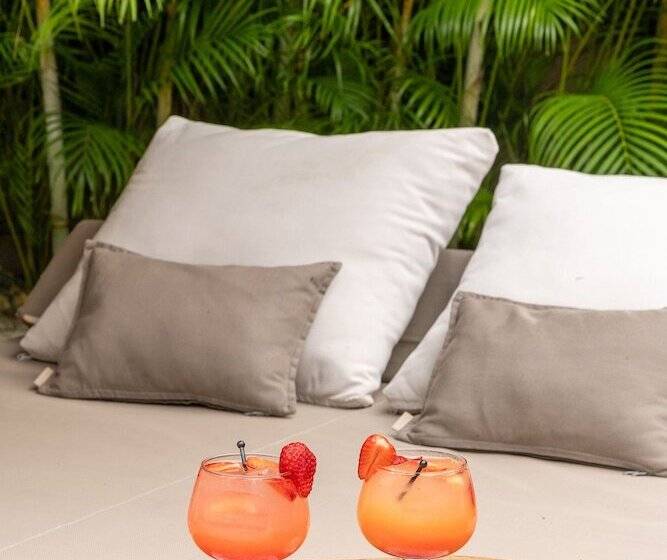 Отель Oom Bubble Boutique Riviera Cancun Adults Only