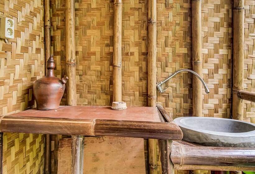 Отель Oyo Homes 91114 Desa Wisata Bangunharja