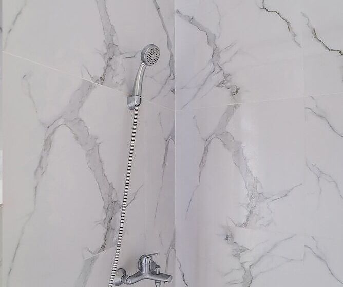 Отель Oyo Homes 91114 Desa Wisata Bangunharja