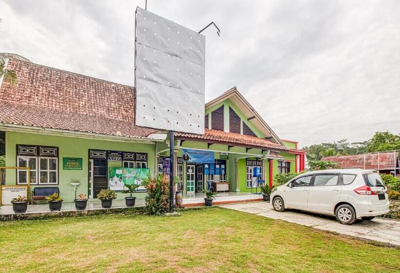 Отель Oyo Homes 91114 Desa Wisata Bangunharja