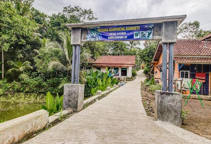 Отель Oyo Homes 91114 Desa Wisata Bangunharja
